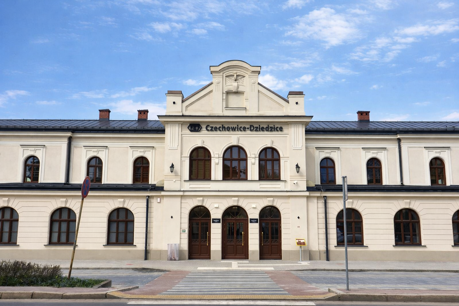 zabytkowy dworzec kolejowy Czechowice-Dziedzice po modernizacji